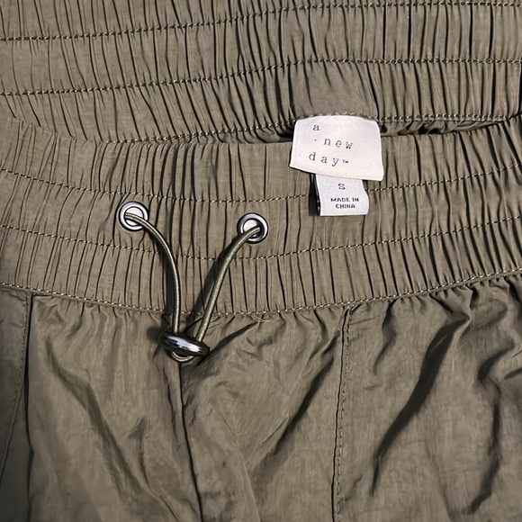 Target joggers. - Picture 2 of 3